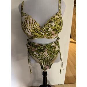 Women's two-piece green/light pink tropical design sweetheart neckline